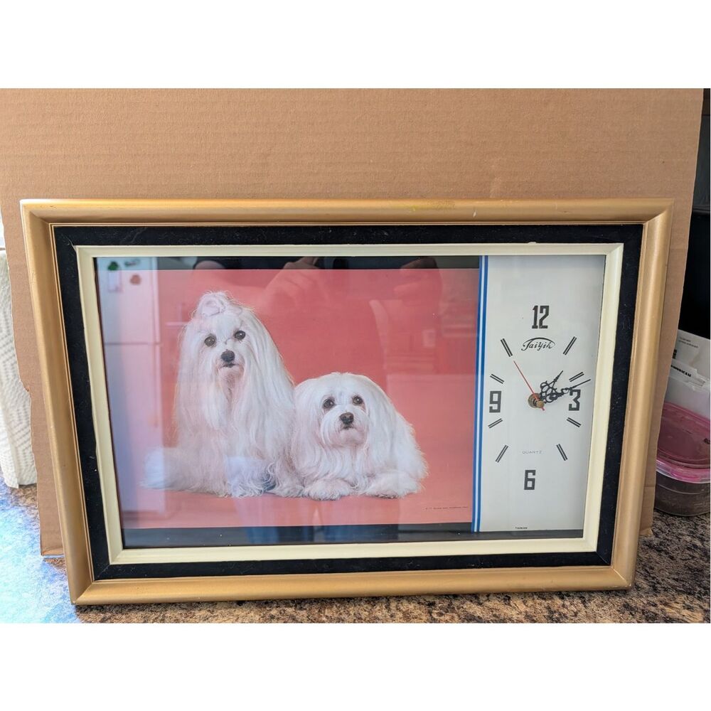 VINTAGE QUARTZ TAIYIH 3D MALTESE, SHIH TZU DOGS CLOCK WORKS